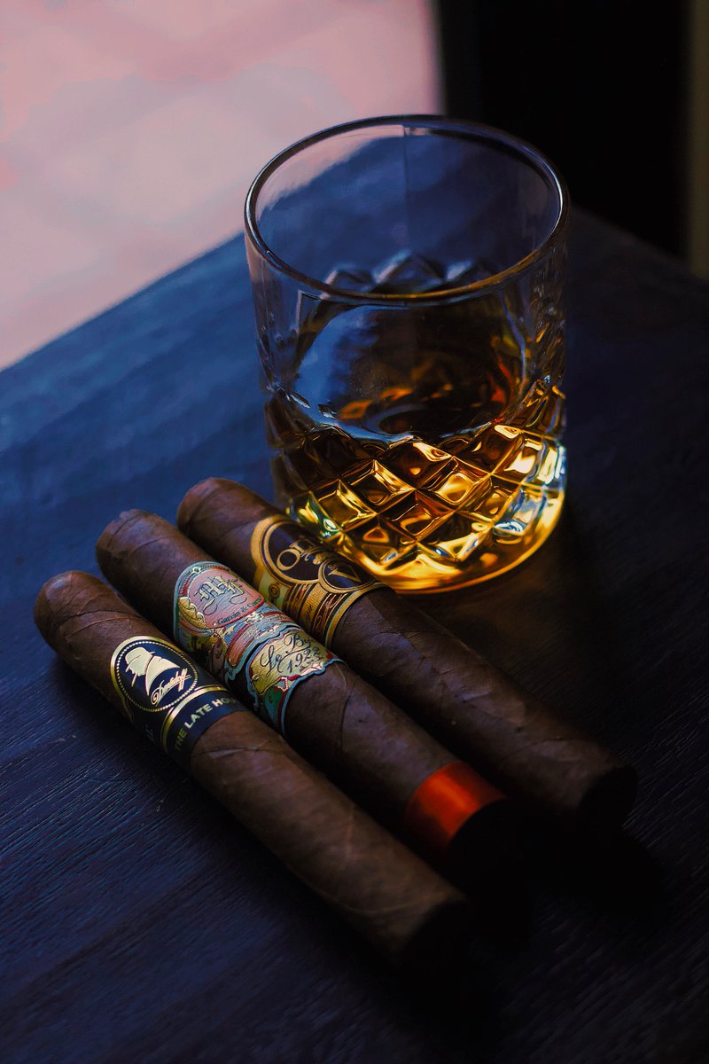 Cigar Manor tweet media