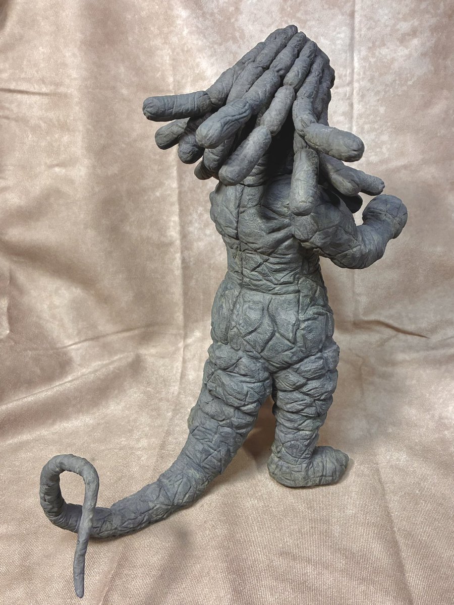 ダンガー 30cmサイズ 原型：かなめみお(<a href="/kanamemio/">かなめみお （WF 3-08-07）</a>)
ドレッドヘアーの様なコブ状パーツに動きがあり気に入ってます。体色がグレーのみで中々色の変化を付けずらかったが何とか完成。劇中ではウルトラマンにコブをもぎ取られ無残な姿へ。