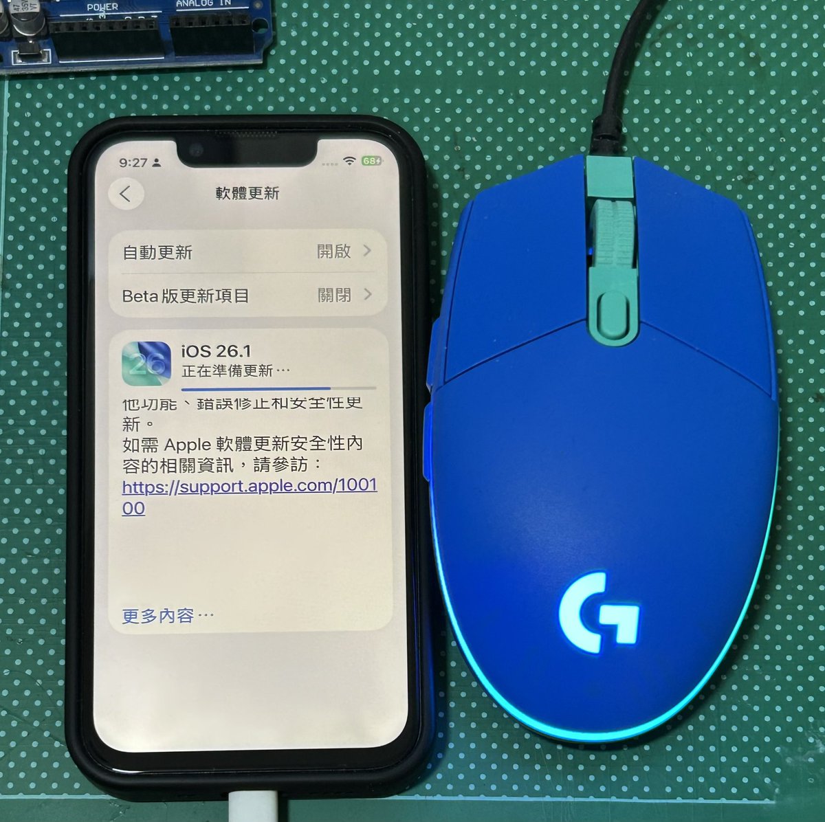 Salesmk3's tweet image. 13mini真的好小！
找看看能裝安卓系統嗎？
目前只是掉電速度比較快，
不知道是修理完哪邊耗電？
放在家裡吃WiFi 當備用。