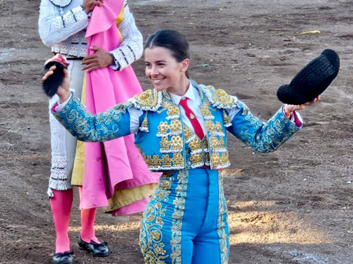 Yuriria (Guanajuato) MEX Lienzo charro, Novillos de Huichapan 5° arrraste lento, Andrés Origel ovación y oreja, Ángel Gabriel ovación tras y oreja, <a href="/miriamcabas/">Miriam Cabas</a> oreja y ovación, foto El Blog Taurino <a href="/portaltaurino/">Portal Taurino</a>