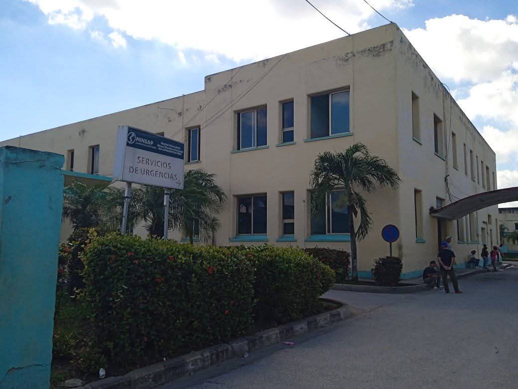 Hasta el Hospital Materno Provincial llega esta vez la #FMC_Camagüey apoyando en labores de limpieza e higienización.
#JuntosPodemos
#MujeresEnRevolución