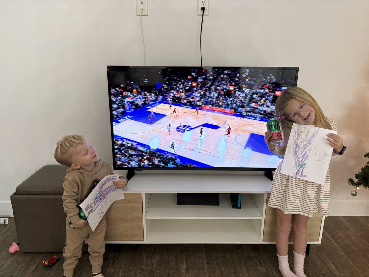 morg_olsen's tweet photo. Merry Spritemas to all and to all a good Sprite! Go Jazz! #LesOlsonIT https://t.co/gQcInsrR8t