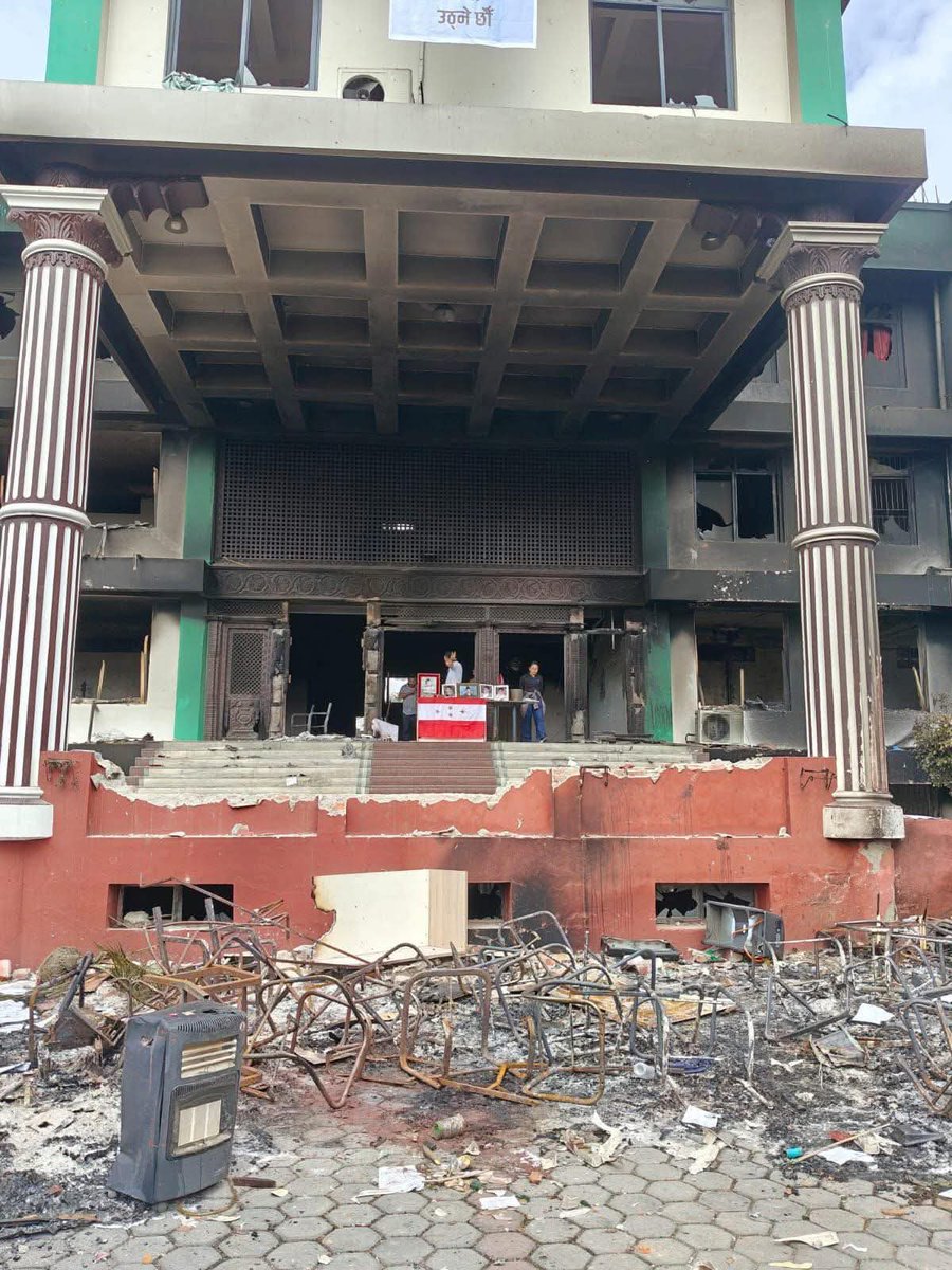 केन्द्रीय समिति बैठकले खरानीको थुप्रोबाट उठ्दै “समयमै नियमित महाधिवेशन” गर्ने सर्वसम्मत निर्णय गर्नेछभन्नेमा हामी ढुक्कछौ। यसले कांग्रेसलाई थप ऊर्जाशील र गतिशील बनाउनेछ। आशाछ विगतझैँ अहिलेको विषम परिस्थितिमा पनि पार्टीले नेतृत्वदायी भूमिका खेल्दै देशलाई सही दिशातर्फ अघि बढाउनेछ