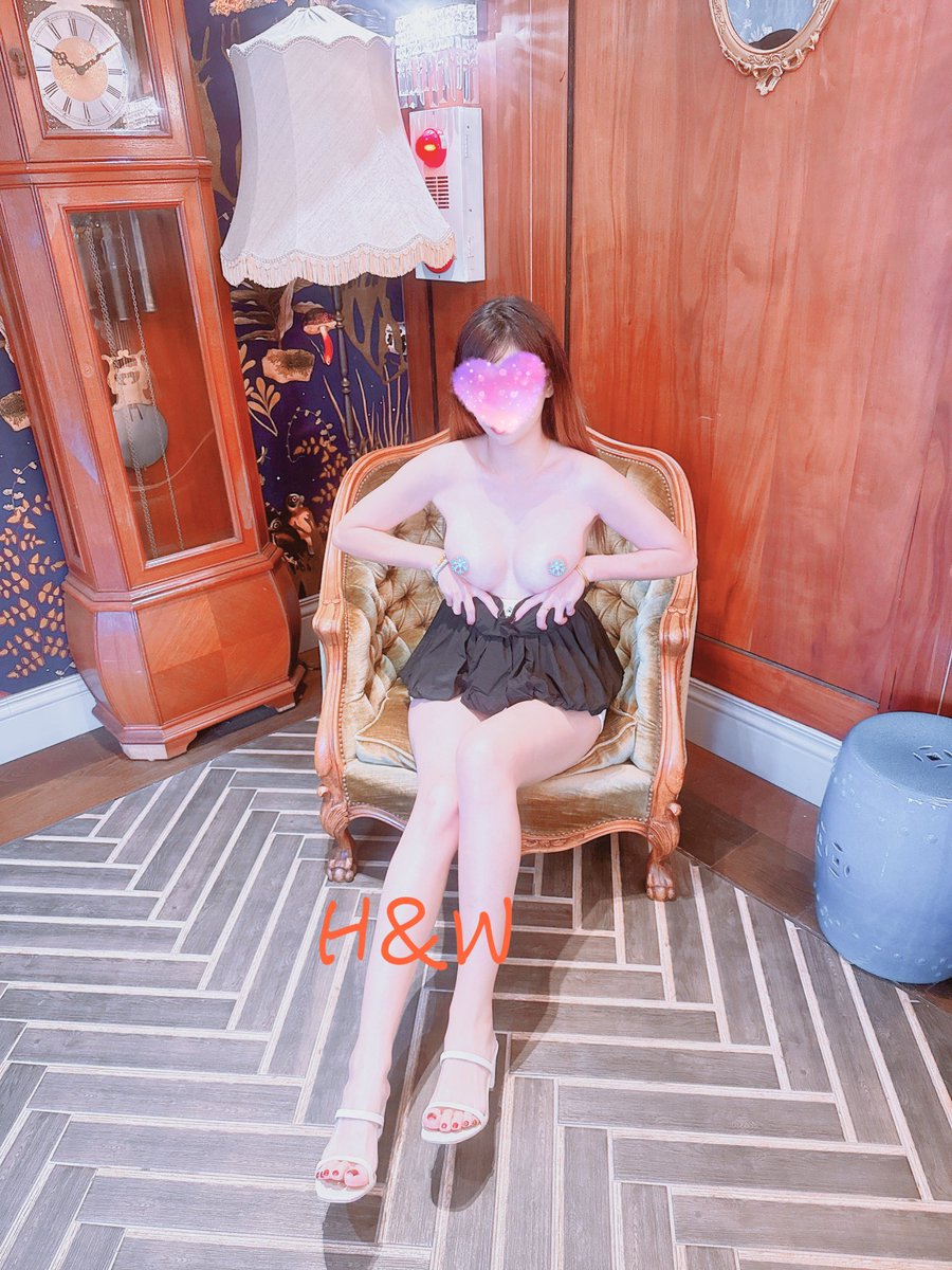 冷冷的冬天來臨🥶🥶🥶
需要一點點溫暖
兩個人好像不夠😂
能不能剛好有多人 #夫妻情侶聯誼 
或者有優質 #單男
一起泡泡澡 一起聊聊天 一起小酌
一起😈😈