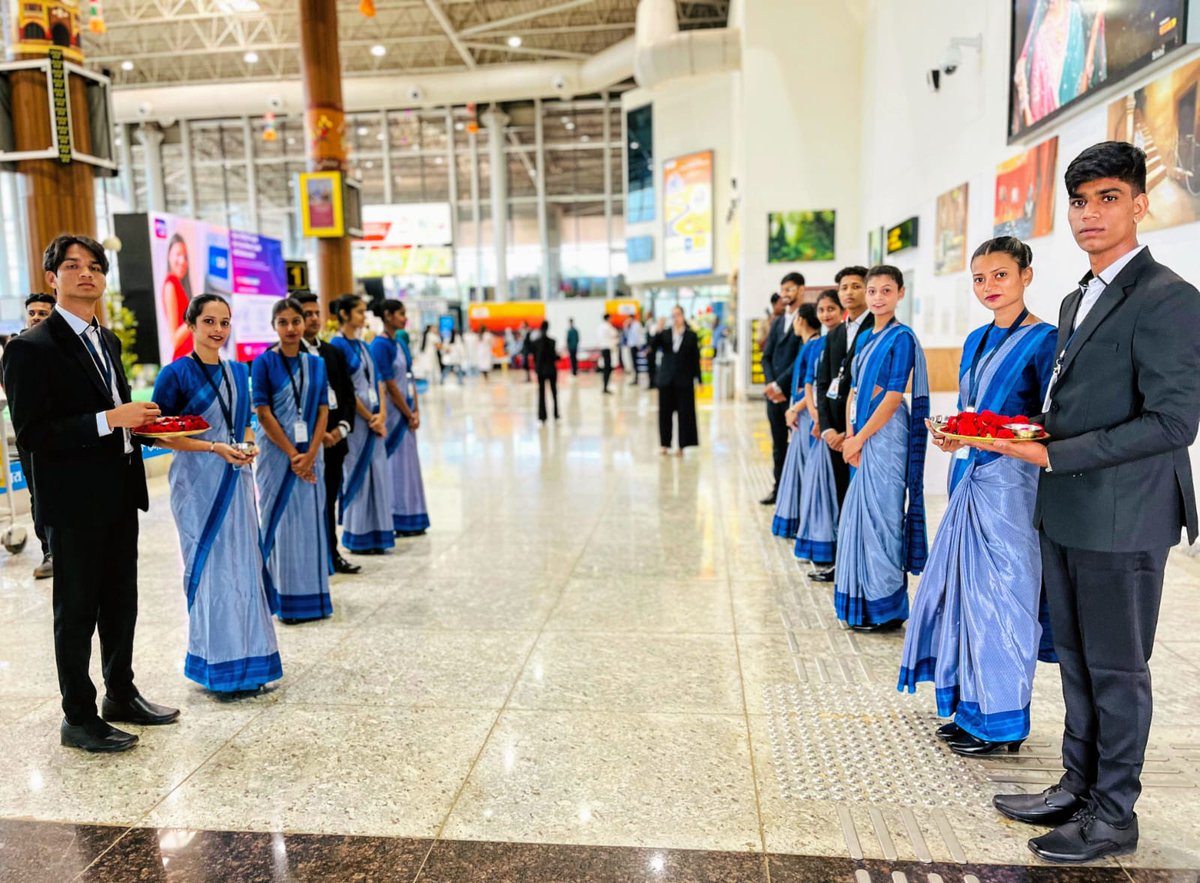 aaihbxairport's tweet image. ಹುಬ್ಬಳ್ಳಿ ವಿಮಾನ ನಿಲ್ದಾಣದಿಂದ 15/11/2025ರಂದು ನಿಗದಿಯಾದ ವಿಮಾನಗಳ ವಿವರ:
ನಿಗದಿತ ಆಗಮನ- 5
ಒಟ್ಟು ಪ್ರಯಾಣಿಕರು- 581
ನಿಗದಿತ ನಿರ್ಗಮನ- 5
ಒಟ್ಟು ಪ್ರಯಾಣಿಕರು-544
ನಿಮ್ಮ ವಿಮಾನಯಾನ ಸುಖಮಯವಾಗಿಸಲು ಸದಾ ನಿಮ್ಮ ಸೇವೆಯಲ್ಲಿ ನಿರತರಾಗಿದ್ದೇವೆ.
Total pax-1125 sked mov-10
#FlightUpdate
@AAI_Official @AAIRHQSR @aairedsr