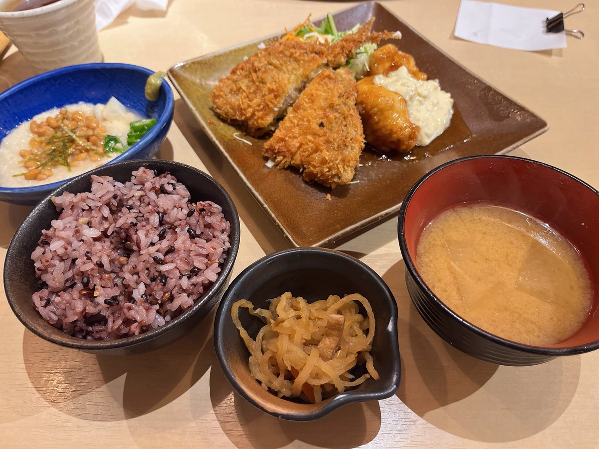 ChoCho_hack's tweet photo. 手しおごはん玄さんの元気ごはん定食をいただきました。
ごはんは雑穀米をチョイス
元気になった気がする！
#腸活 https://t.co/H25XKScfXP