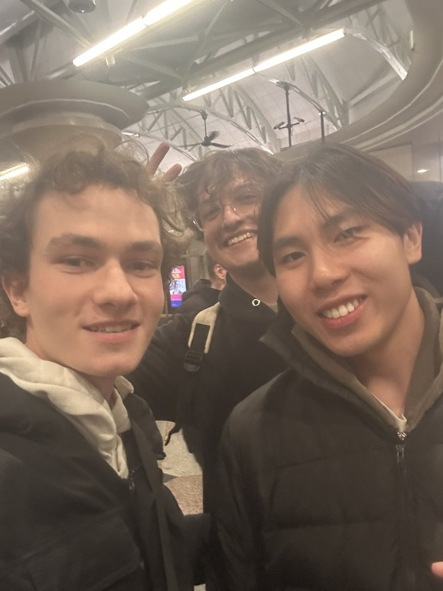 PashaVLR's tweet image. Met @Envy @Virtyyyy @v1c_cs @NiSMO_VAL