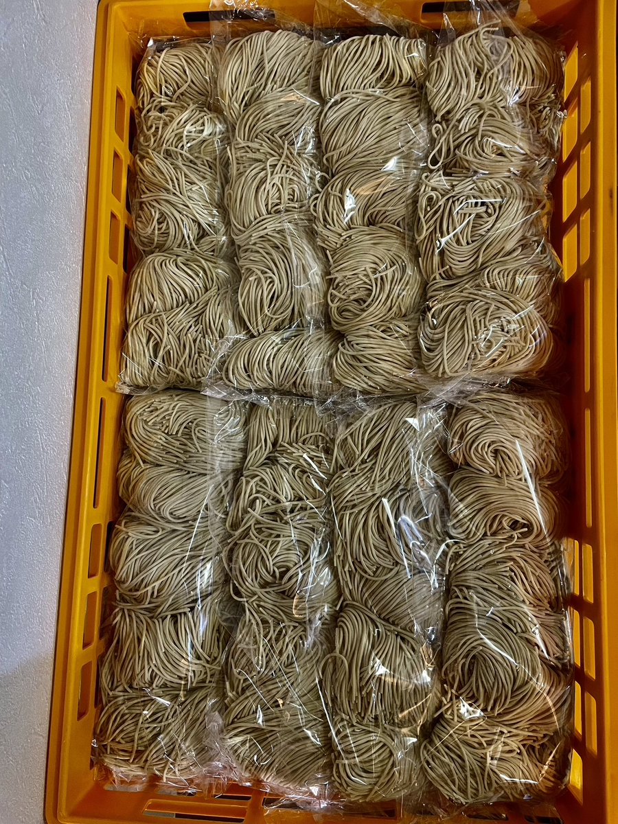 おはようございます☀
麺の硬さ、カタは茹で時間が短い分のびやすくなります🍜豆知識！
本日もご来店お待ちしております！
【営業時間】
・11:00-15:00（14:45）
・18:00-21:00（20:45）
【定休日】
・水曜日、(土)夜の部
#埼玉ラーメン
#豚骨ラーメン
#さいたま市ラーメン
#鉄道博物館