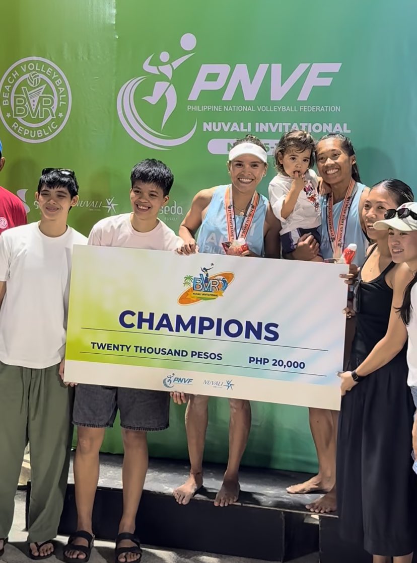 Choy1Lau's tweet photo. Congratulations SiPons 🏐🏖️

with CCS Carlos, Bernando, Negrito and Torres 🩷 https://t.co/aQiehY6KOG