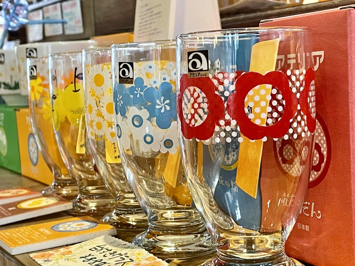 LabVillage's tweet image. 懐かしいって感情は
肩の力抜けてホッとしますよね。

アデリアレトロもそのひとつかな。

当店、最近の新顔たち。
#アデリアレトロ
#昭和レトロ
#懐かしい気持ち
#ホッとひと息
#レトロ雑貨
#レトロ好きさんと繋がりたい
#岩倉カフェ
#ハートレイ
#雑貨のある暮らし
#ナチュラルレトロ
#岩倉市