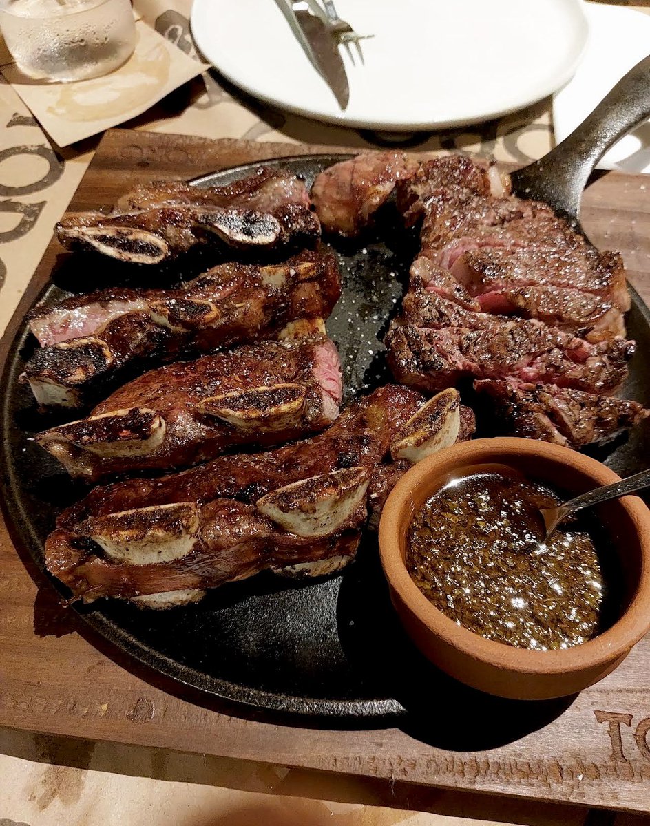 planbparaguay's tweet image. And just like that, my family is sitting here eating the best steaks in the world 🥩

Life just feels different here. It&apos;s Real. 

I&apos;ll explain...

You can own firearms legally and responsibly and be treated like an adult.
And if I ask for a double or even triple whisky on the…