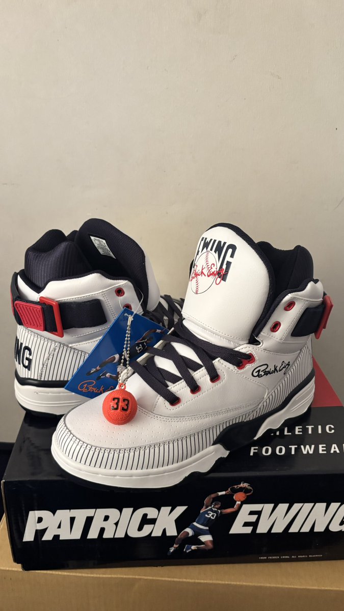 mido_6262's tweet image. ちゃくだーーーーーん‼️

箱でっか📦

履きたいけど、靴置き場がないからまだおろせない😅

#gotem
#sneaker
#ewing
#new
#着弾