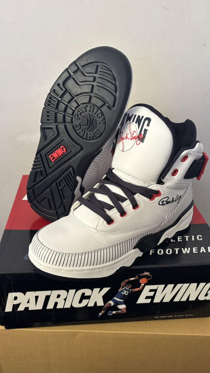 mido_6262's tweet image. ちゃくだーーーーーん‼️

箱でっか📦

履きたいけど、靴置き場がないからまだおろせない😅

#gotem
#sneaker
#ewing
#new
#着弾