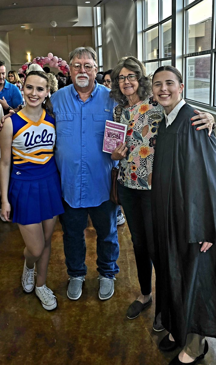 tbar53's tweet photo. Quick trip to Plano to see the twins in "Legally Blond" the musical. I so wish we were able to take pics or record...
It was amazing. Love you Cath and Claire!!  @BarelyRegal18 @seanasu2000 https://t.co/tWRQmYjI14