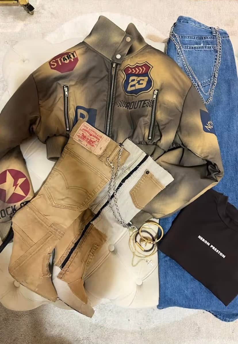 layxsnv's tweet image. I want those boots 😍