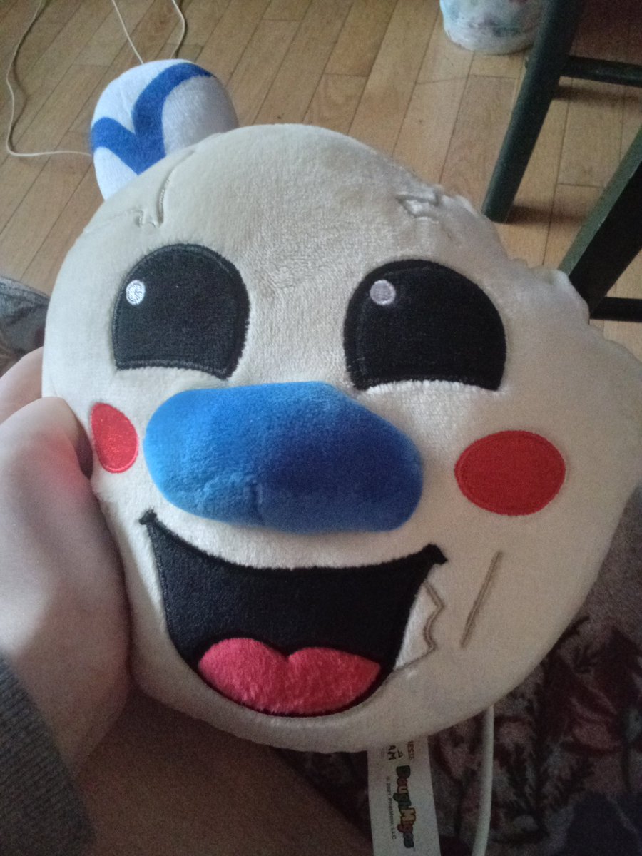 Sunshine_kivi's tweet image. My two other game plushies I have, now I&apos;m gonna have 3 because of artful. #AmongUs #plushies #artful #theicecreamgame