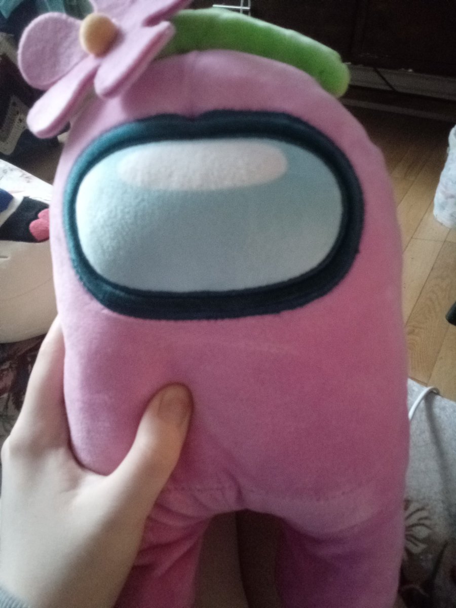 Sunshine_kivi's tweet image. My two other game plushies I have, now I&apos;m gonna have 3 because of artful. #AmongUs #plushies #artful #theicecreamgame