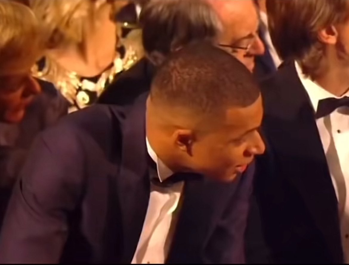 amiraabns's tweet image. Djilsi tu veux pas venir jouer pour le PSG vite fais tester un truc ?? #StreamForHumanity