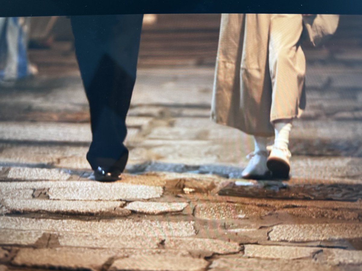 MingNa's tweet image. In #HongKong.
Saw these steps.
Instant recognition!
The power of C-drama love!
❤️❤️
#firstfrost ❄️
#wenyifan🥰 #sanyan 🥰#baijingting 💕
#zhangrounan 💕