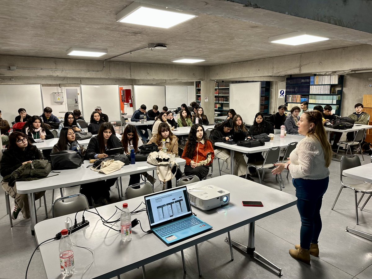 📻 Desde memes hasta TikTok: así vive Radio Festival su transformación digital. No te pierdas la entrevista a la periodista Alejandra Zamorano.
👉 Léela aquí:
apuntesyviajes.com/2025/11/16/el-…
#apuntesyviajes 🧳🌎 #Valparaíso 🚎🇨🇱