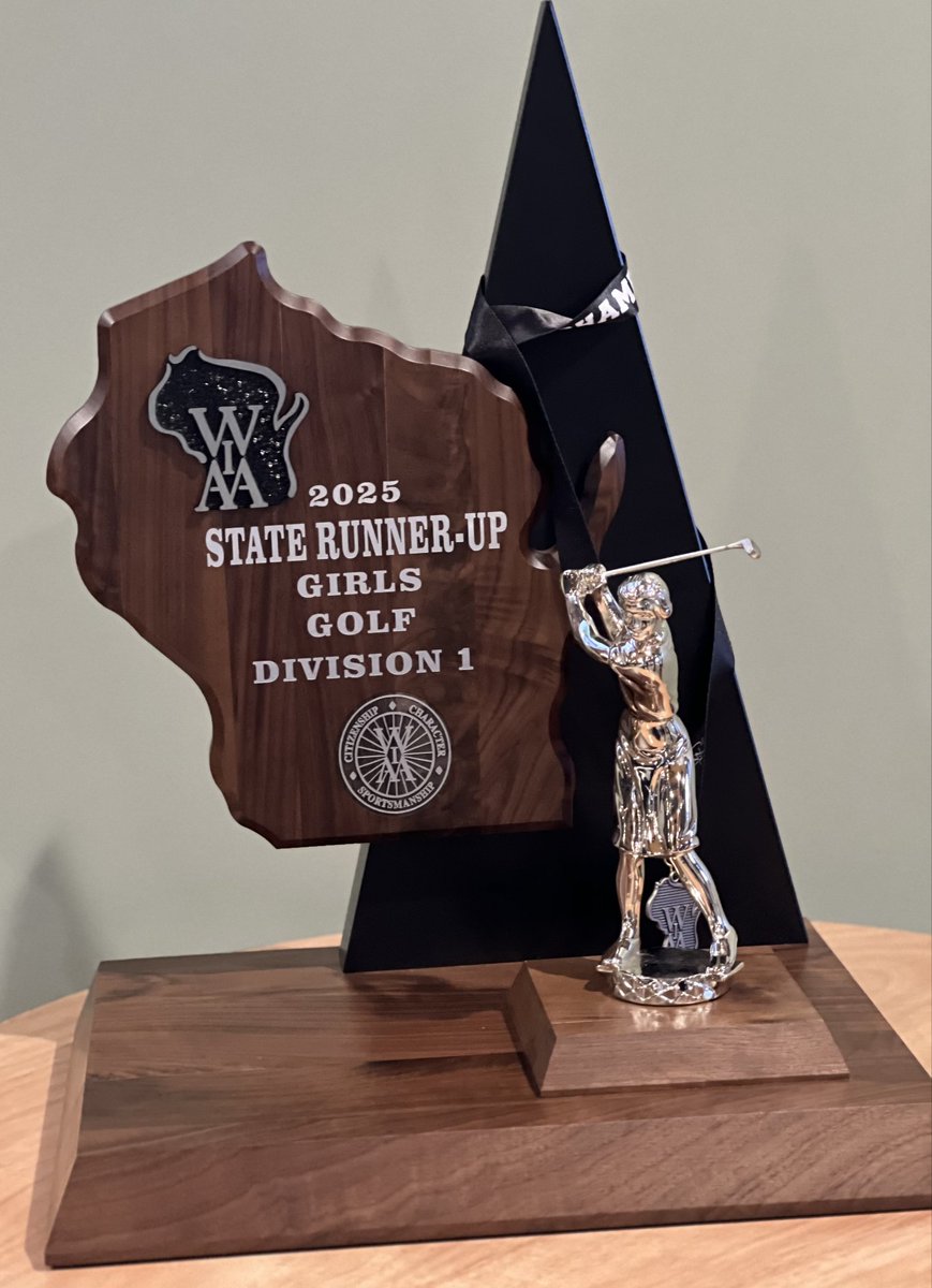 Last week we put a bow on the 2025 season. It was a great night at Wanaki GC to celebrate Spartan Girls Golf. Such a great time celebrating the entire program and our seniors who have worked so hard. #ThankYouSeniors #GolfisFun
