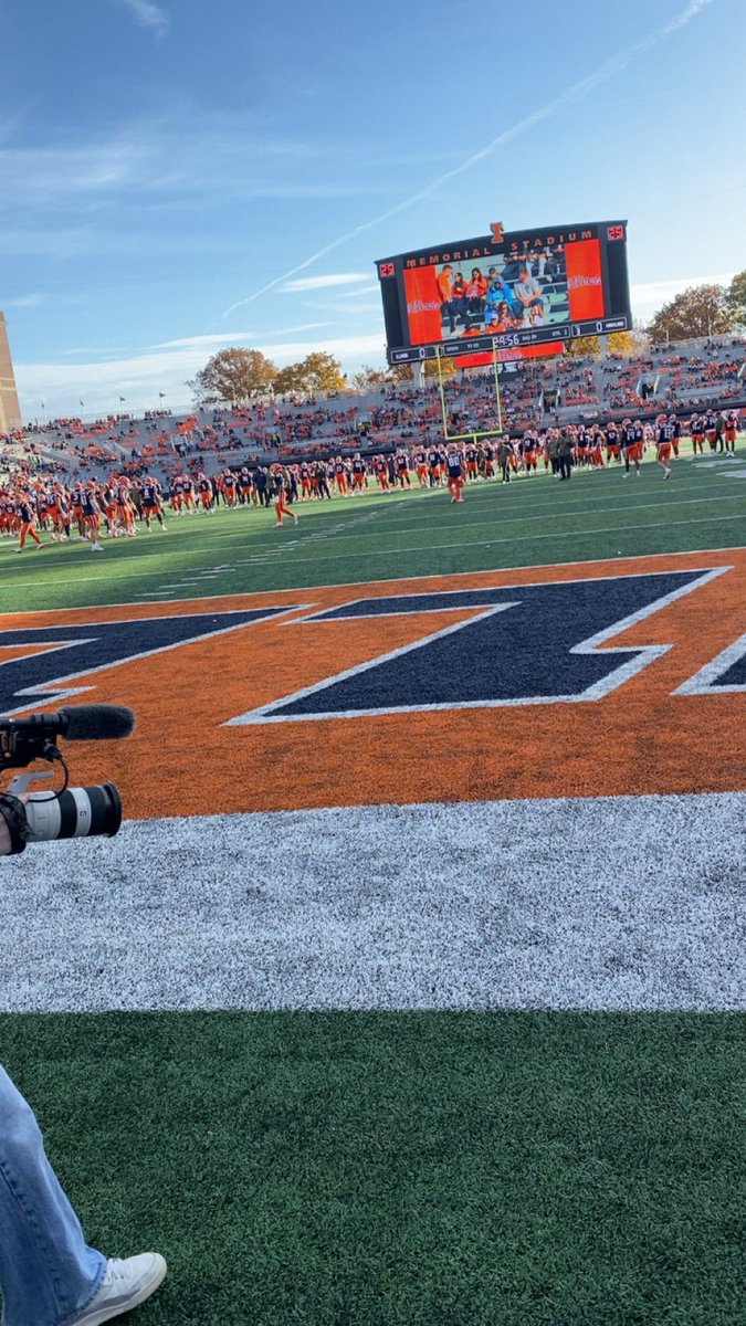 luke_sickmeir20's tweet photo. Had a great Game Day Visit watching @illinifootball yesterday! Thank you for the invite @coachPatRyan! The atmosphere and experience were great!
@MitzWilliam @GOWHS_FOOTBALL 
@coachPatRyan @rudolph_coach 
@BarryLunneyJr @RobbyDischer
@coachjstepp
@_CoachEllington
@dannycameron18 https://t.co/NKVah0OicI