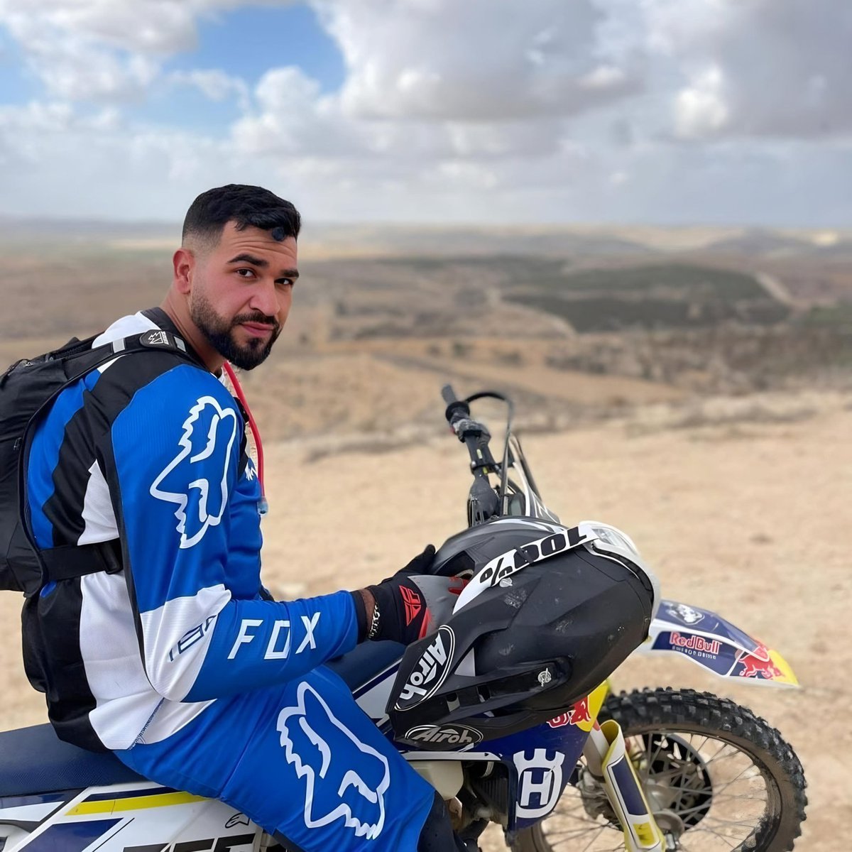Ran Gvili 24,was a Sergeant officer in the Israeli Police department

Although waiting to be operated after an accident, he joined his team on 7/10. Ran saved so many innocents before being murdered and kidnapped in Kibbutz Alumim 

We are waiting Ran back🙏
#UntilTheLastHostage