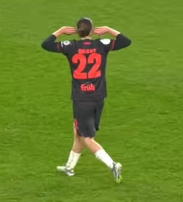 also ich fand uns ja ziemlich laut nach dem gewonnenen Elferschießen aber muss ja jeder selbst wissen