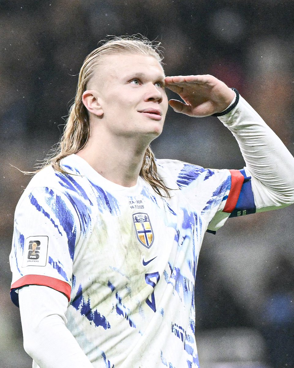 ortasahahaber's tweet photo. Erling Haaland'ın bu sezon durmaya niyeti yok.

🏟️ 18 maç
⚽️ 32 gol
🎯 3 asist

HAYVAN HERİF. https://t.co/zb2QMqfjvu