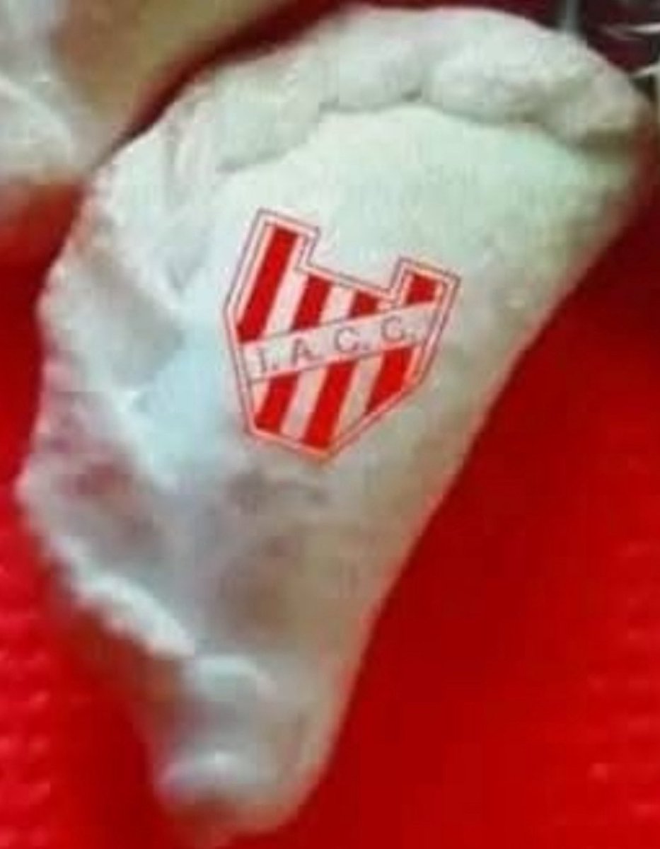Suena el himno en la rotisería