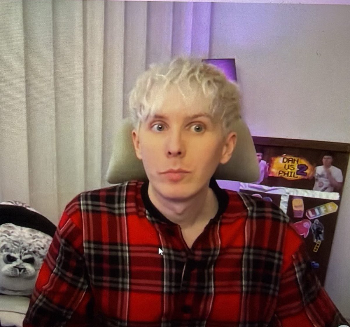 lesbian_dan's tweet photo. convinced Phil was looking at himself in the viewfinder to check he serving PHACE ❤️ https://t.co/EHBocuw8Kz
