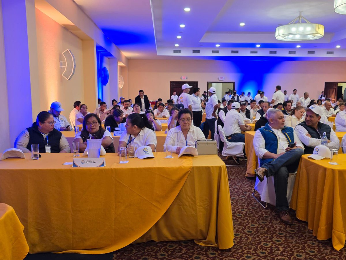 CanalAntigua's tweet photo. ✍️El partido político CREO desarrolló este domingo su asamblea nacional en la cual el empresario Rafael Ernesto Díaz fue electo Secretario General y los diputados José Pablo Mendoza y Cristian Álvarez fueron nombrados secretario adjunto y de actas, respectivamente.

#PartidoCREO #Asamblea #Nombramientos