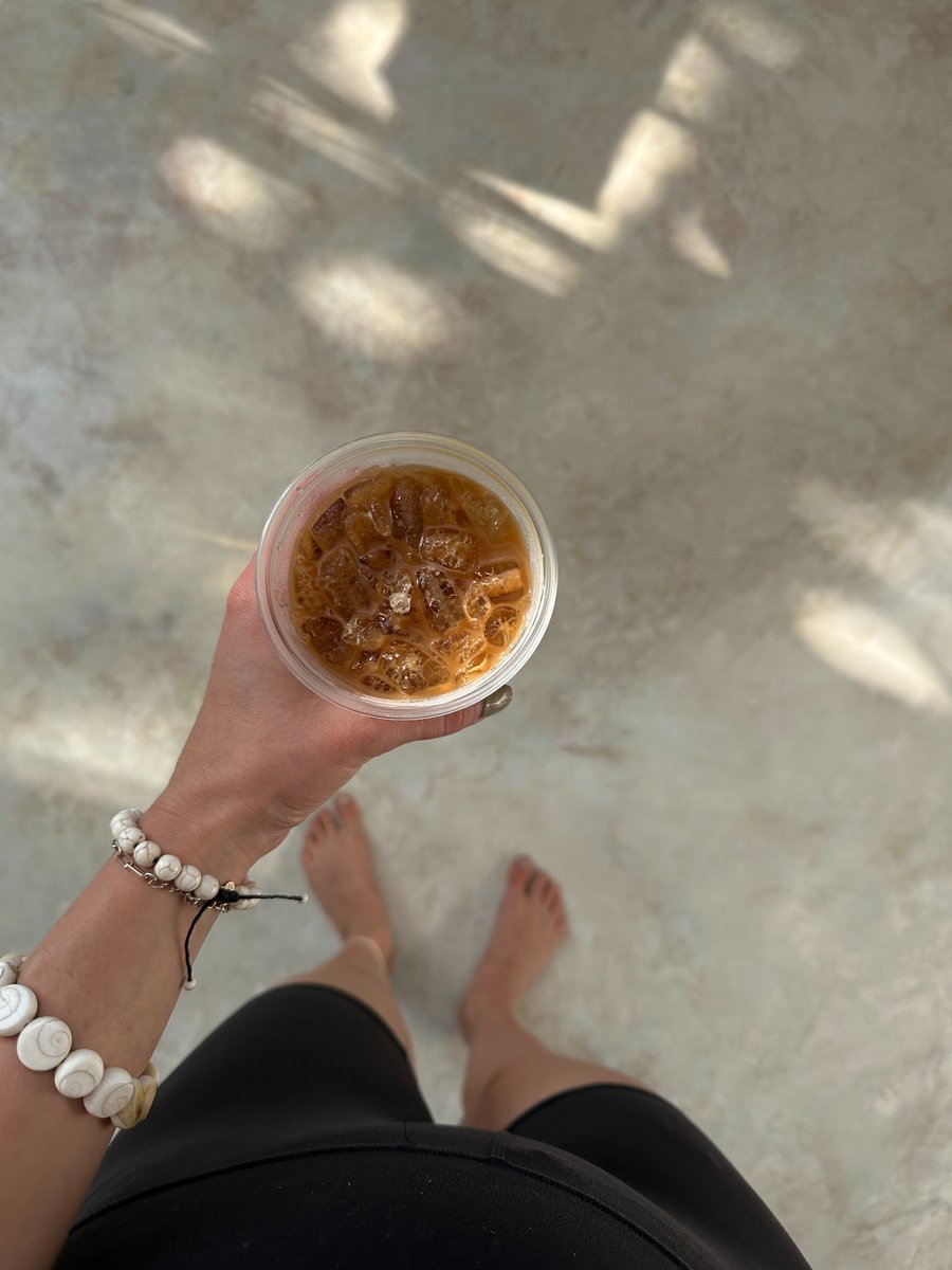 MarleyCoffee's tweet image. Turn up the music, pour your cup and move at the pace of the waves. Bring a little bit of Jamaica to your everyday. 🇯🇲☕️💚

Order your next vacation 🌴 via our assortment online thru Amazon and in grocery stores in Canada.
#TropicalVibes #MarleyCoffee