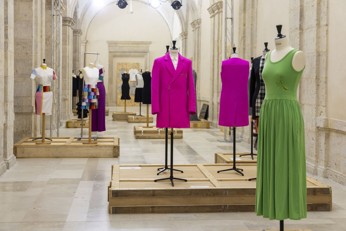 ieArchDesign's tweet image. The Museo @PatioHerreriano has opened “David Delfín: en tránsito,” a tribute to one of Spain’s most influential fashion designers. @IEuniversity , through its Bachelor in Fashion Design, is proud to collaborate as a main partner. Learn more: museoph.org/exposicion/dav…