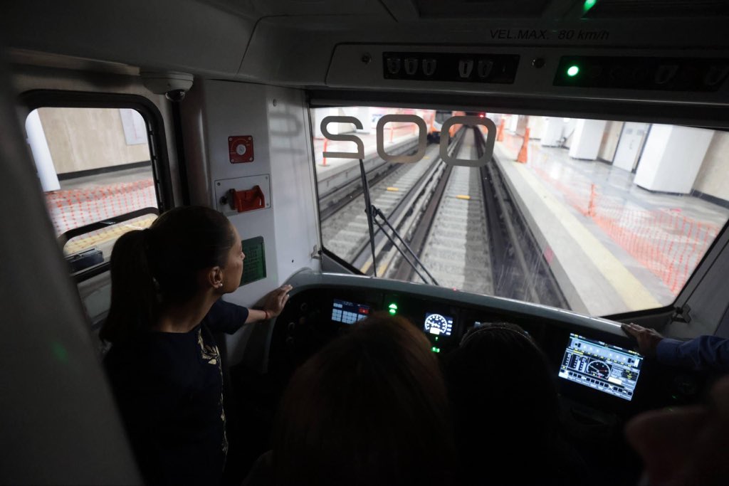 Claudiashein's tweet image. Hoy inauguraron la nueva Línea 1 del Metro, obra que inició cuando fui jefa de Gobierno de la Ciudad de México y dieron continuidad Martí Batres y Clara Brugada. Muchas felicidades a quienes la hicieron posible en beneficio de millones de capitalinos y visitantes. 👏🏽👏🏽👏🏽