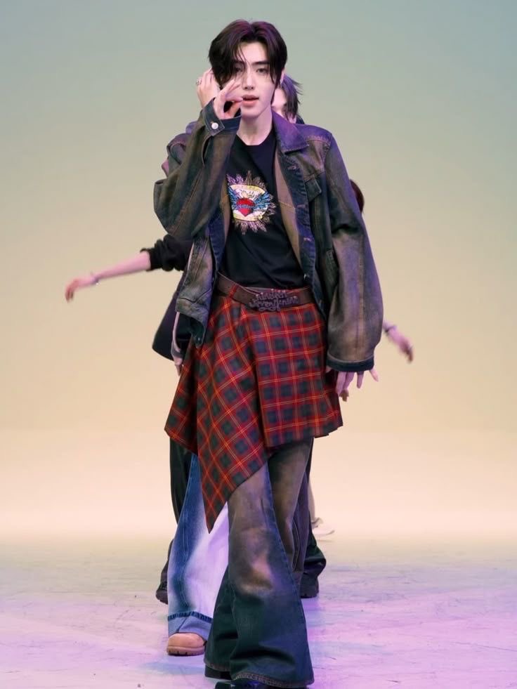 welltstars's tweet image. fun fact: sunghoon styled this look himself back in the sweet venom era