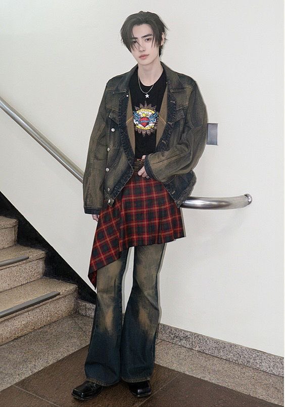 welltstars's tweet image. fun fact: sunghoon styled this look himself back in the sweet venom era