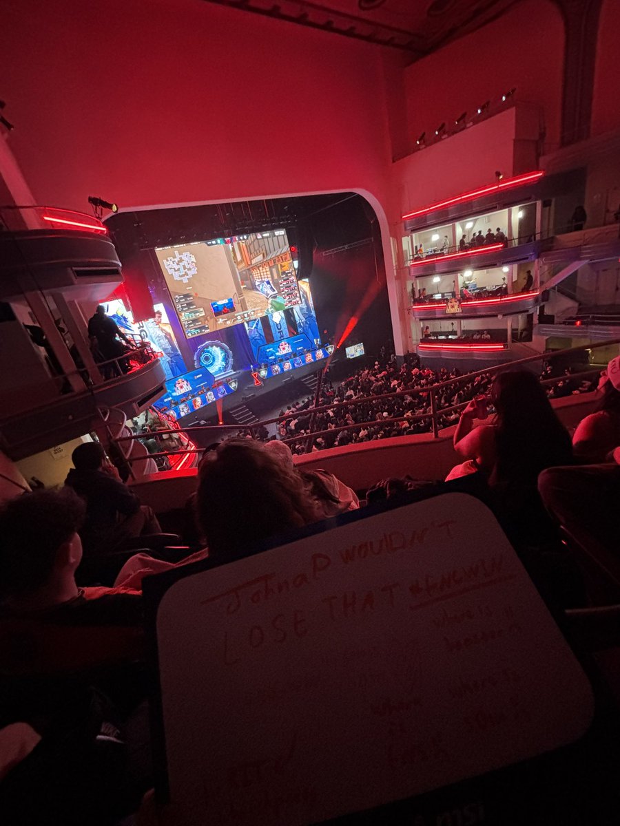 jadevzn's tweet image. ONLY A FEW HRS LATE BUT WE ARE HERE!!

at the bottom left corner of the balcony :P