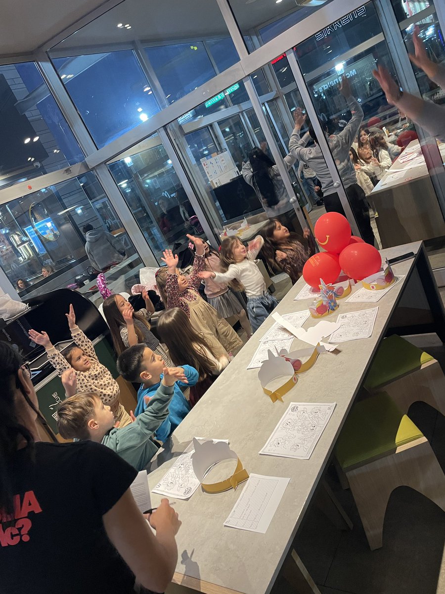 FrancescoVerdic's tweet image. …#papy #mamma mi sono #divertita! 
É stata bella la mia #festa 🌸🥰🌸
McDonald&apos;s #HappyBirthday #Love #Family 🍟