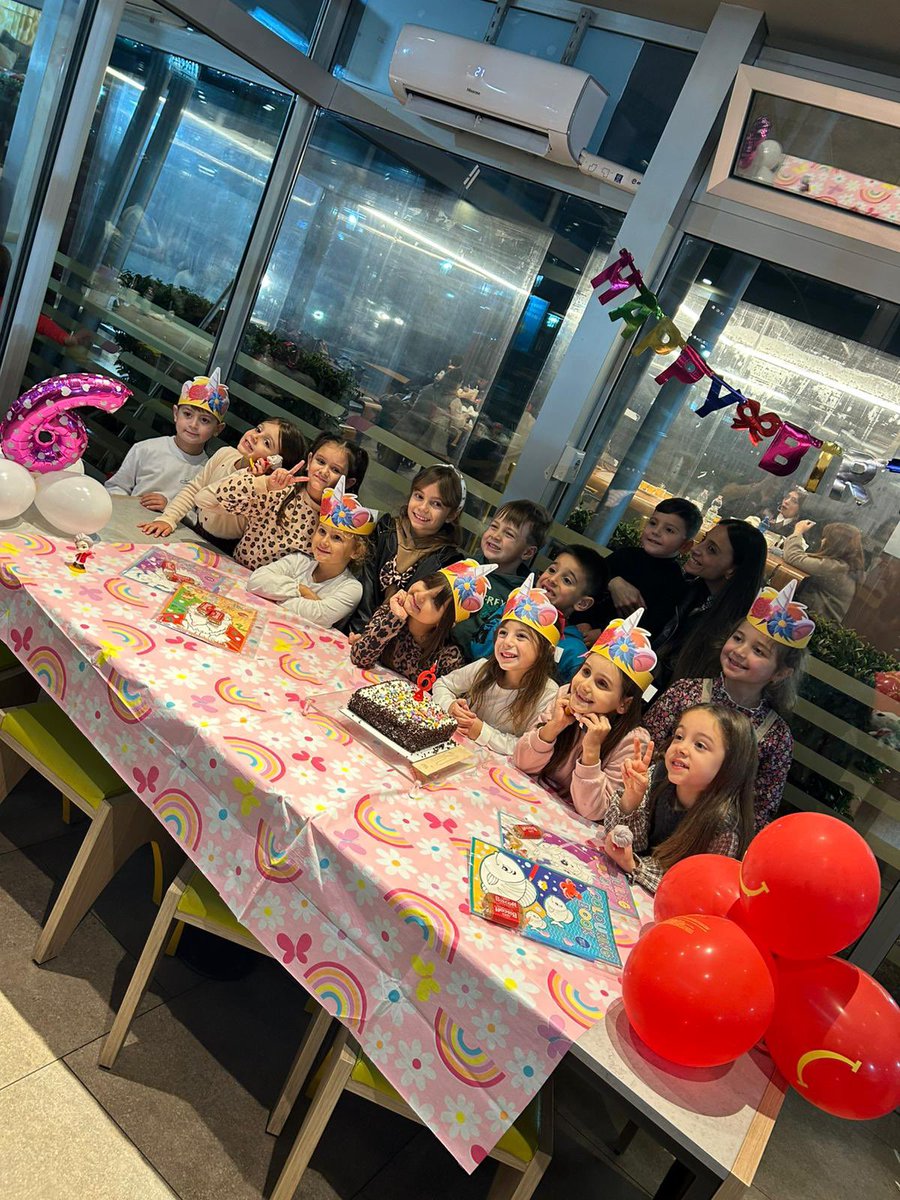 FrancescoVerdic's tweet image. …#papy #mamma mi sono #divertita! 
É stata bella la mia #festa 🌸🥰🌸
McDonald&apos;s #HappyBirthday #Love #Family 🍟