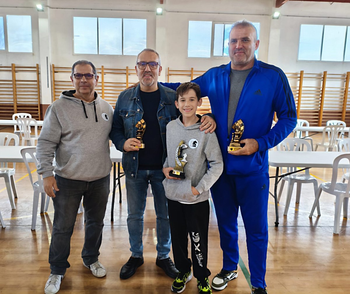 ¡El Club Ajedrez Coín triunfa!
Antonio Gálvez Ruiz, Campeón Sub18
Francisco Miguel Terrón Elena, Campeón de Veteranos Supra50
José Miguel López Guerrero, Subcampeón de Veteranos Supra50
clubajedrezcoin.com/campeonato-de-…
<a href="/Fadajedrez/">Fed Andaluza Ajedrez</a> <a href="/DelegMalagaAjed/">Deleg Malaga Ajedrez</a> <a href="/AytoCoin/">Ayuntamiento de Coín</a> <a href="/DeportesDipMlg/">Diputación de Málaga es Deporte</a>  <a href="/deportescoin/">Deportes Coin</a>