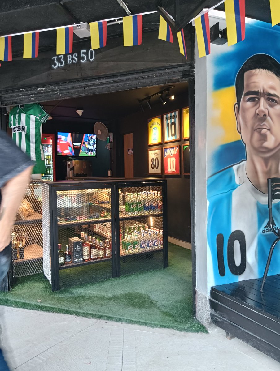 Chimba de parche <a href="/fedeaguirre13/">Fede Aguirre</a> <a href="/pelotatendida/">Pelota Tendida</a> y chimbas de camisetas <a href="/NegroJust/">JustNegro</a>