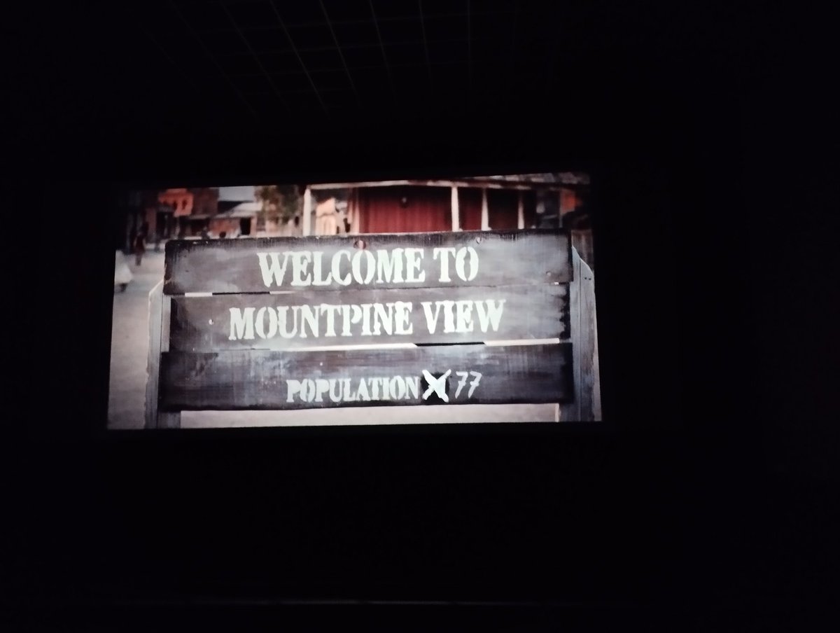 FJavierPozo's tweet photo. Recién salido del cine de ver #LaQueSeAvecina que bueno lo que os habéis marcado, se me hizo hasta corto, muchas felicidades @alber_caballero  @LauraCaballero_ y todo el equipo, que esta serie no acabe nunca!!! https://t.co/TUvQojUo5C