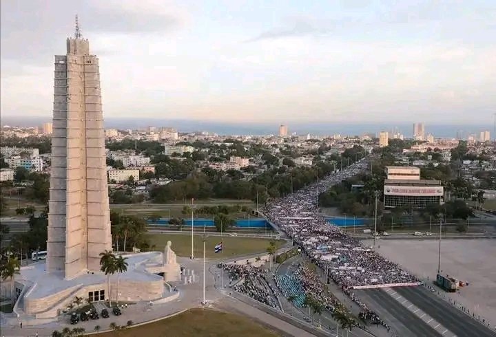 🇨🇺// La Habana en sus 506 años de aniversario 🥳.

☺️Un fuerte abrazo 🫂 para toda la familia azúl 💙 y a todo el pueblo Capitalino, que hoy se encuentra festejando 506 años🤩 de pura historia ✊🇨🇺. 
<a href="/FeemHabanaCuba/">Feem La Habana</a>

#UnaFEEMQueAmaYFunda
#100AñosConFidel.
<a href="/UJCdeCuba/">UJC de Cuba</a> 
<a href="/FEEM_Cuba/">FEEM de Cuba ✌️🇨🇺</a>