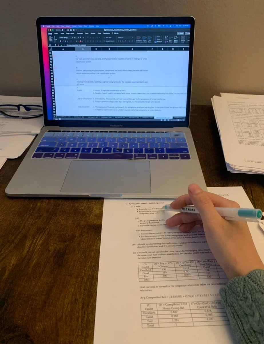 yumnaOsama's tweet image. Turning thoughts into words, one pen stroke at a time. 🖊️💻 #CreativityInAction #WorkspaceVibes