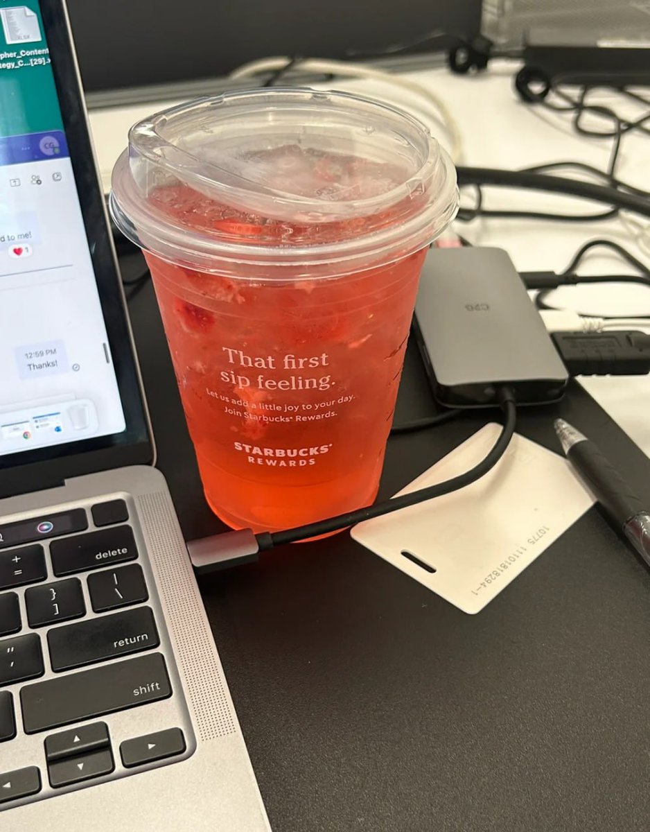 yumnaOsama's tweet image. Turning thoughts into words, one pen stroke at a time. 🖊️💻 #CreativityInAction #WorkspaceVibes