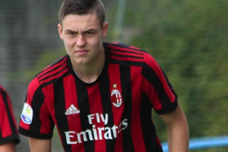 Comunque l'1-4 l'ha segnato lui, Jorgen Strand Larsen, era del Milan  qualche anno fa... Aveva voglia di segnare in casa a San Siro!  #ItaliaNorvegia