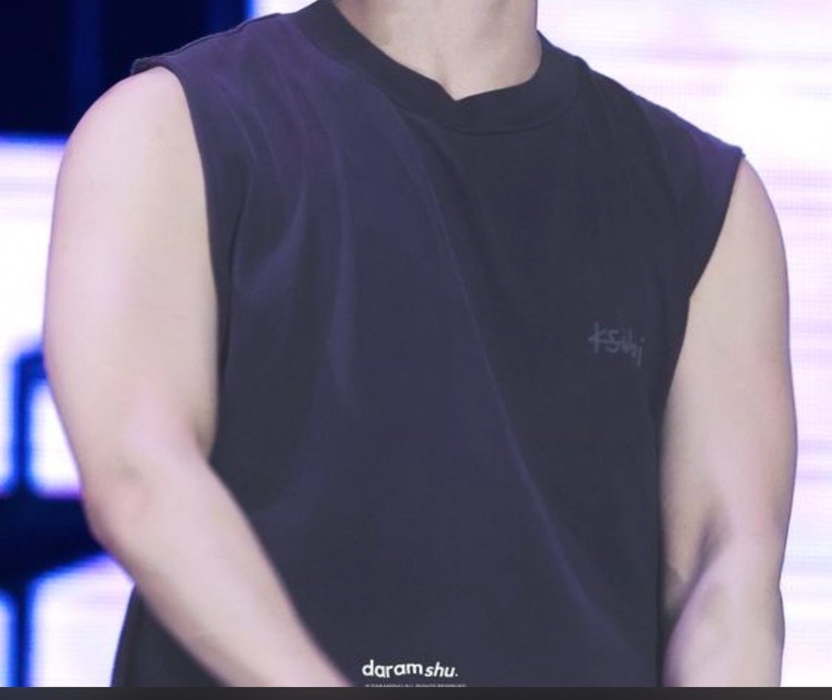 The face 🎀.                                        Body 🤯: