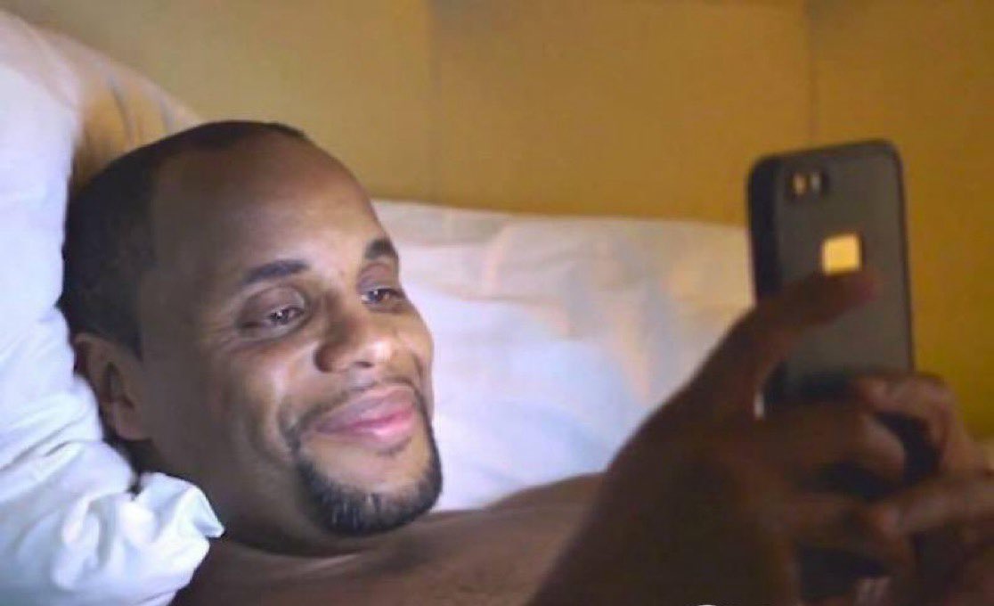 Ghanaians reading tweets about Nigeria🙂