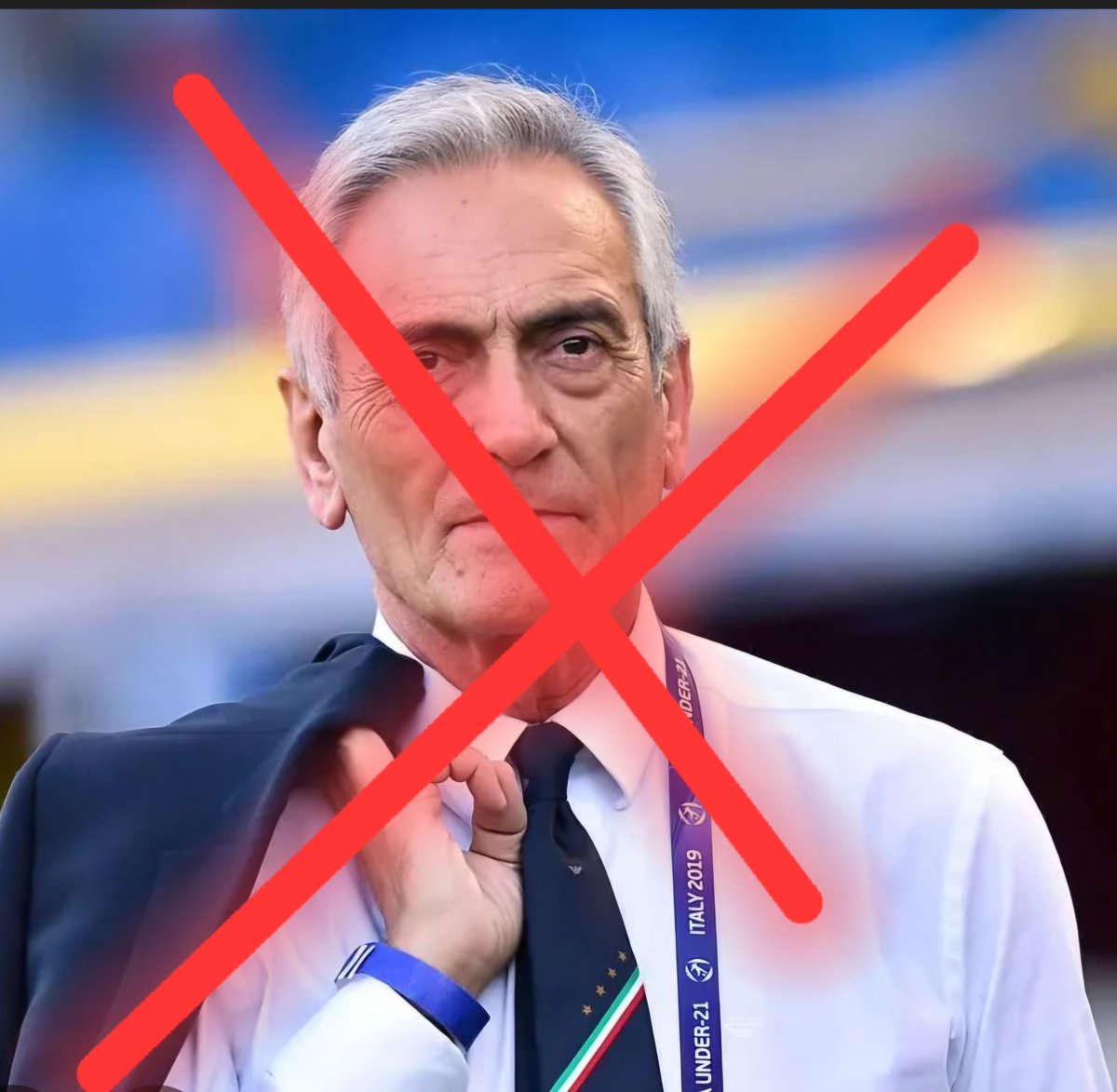 UOMO DI MERDA.

#italiaNorvegia #GravinaOut